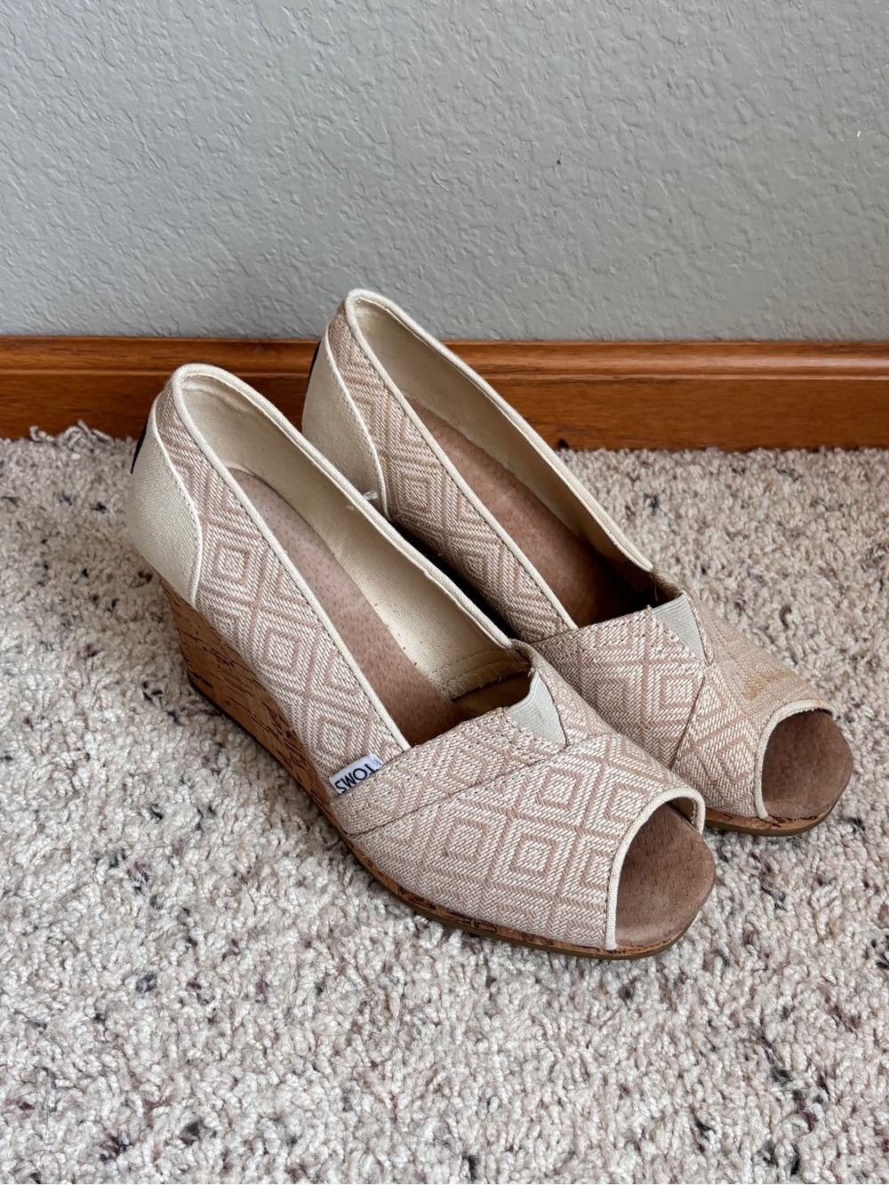Toms Beige Patterned Peep-Toe Wedge Shoes women’s U.S. 8,5